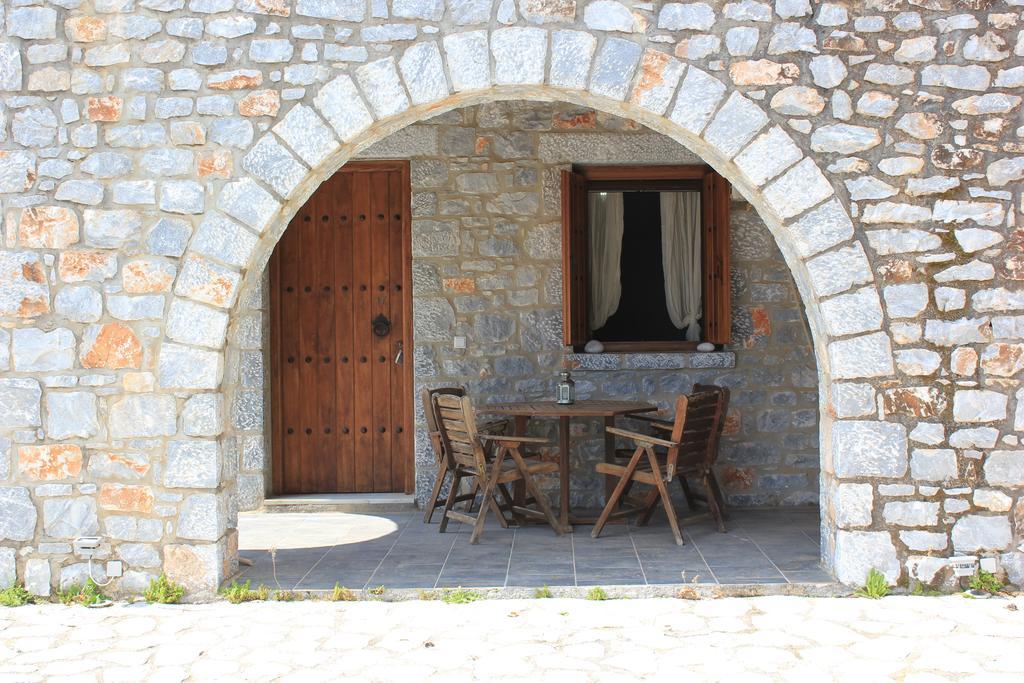 Lalloudes Seaside Accommodation Exo Nimfion Номер фото
